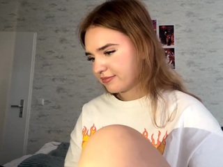Bella live webcam show