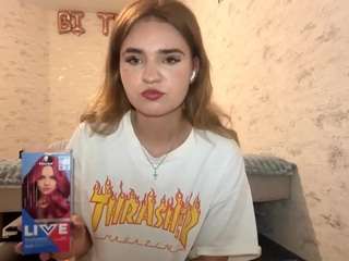 Bella live webcam show