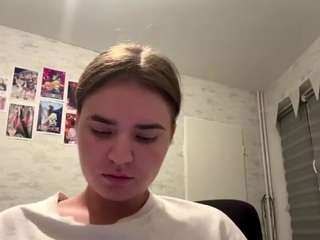 Bella live webcam show