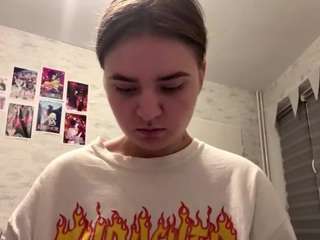 Bella live webcam show