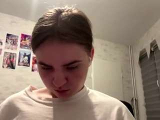 Bella live webcam show