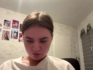 Bella live webcam show