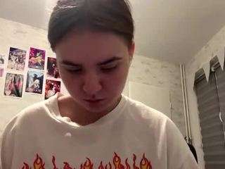 Bella live webcam show