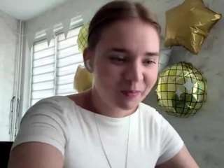 Bella live webcam show