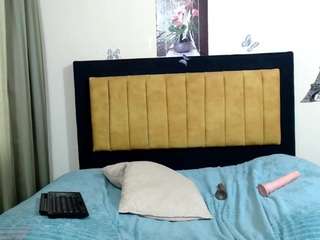 LUNAXS live webcam show