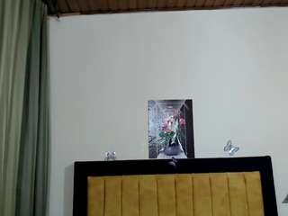 LUNAXS live webcam show