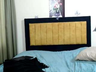 LUNAXS live webcam show