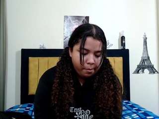 LUNAXS live webcam show