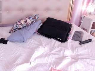 ScarletDoll live webcam show