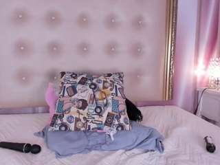 Scarletdoll's cam show statistics and live stream
