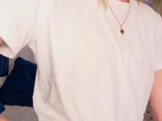le modèle charityborneman est en webcam porno dans un show sur le site camsoda, il possède les tags suivants: anal,anal toys,ass bouncing,ass clapping,black hair,blowjob,fingering,flashing,full nudity,no drinking,smoking,tittyfuck,hd