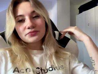 freddachase live webcam show