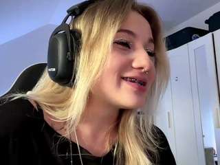FreddaChase live webcam show