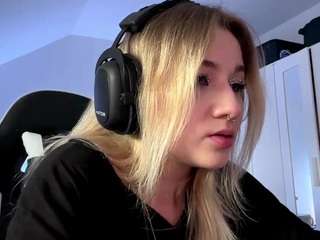 FreddaChase live webcam show