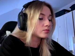 FreddaChase live webcam show