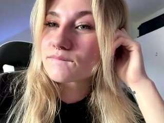 FreddaChase live webcam show