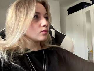 FreddaChase live webcam show