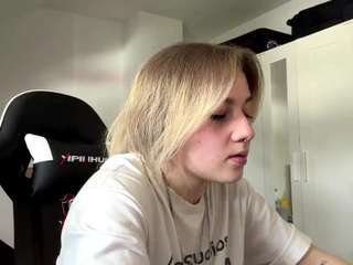 Freddachase's cam show statistics and live stream