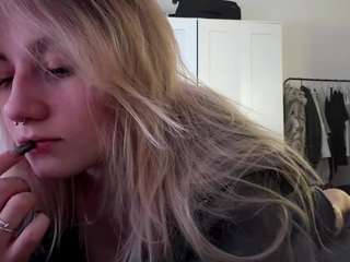 Live cam show with FreddaChase
