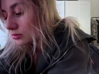 Live cam show with FreddaChase