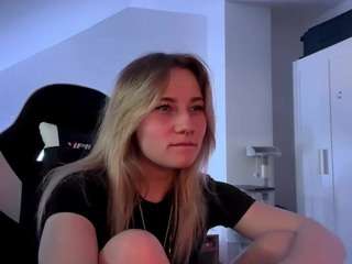 Live cam show with FreddaChase