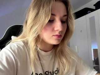 FreddaChase live cam preview