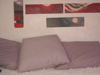 MiaThaine live webcam show
