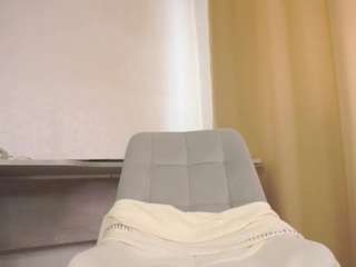 MiaThaine live webcam show