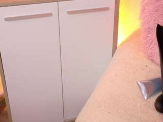 Sophi Bunny live cam — ahegao, shaved pussy, amateur