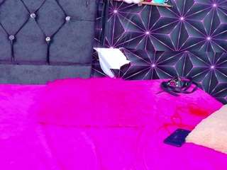 zaraluux live webcam show