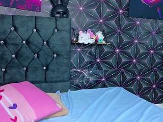 ZaraLuux live webcam show