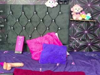 Live cam show with ZaraLuux