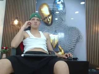 AlejoBussnek live webcam show