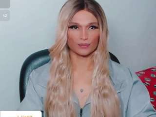 Carol_lit live cam preview