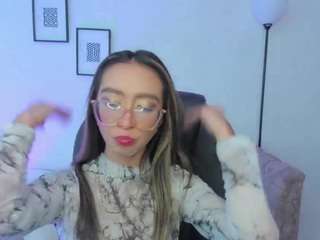 Helen-foxy live cam on CamSoda