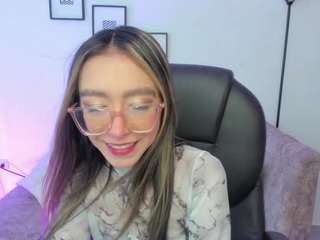 helen-foxy live webcam show