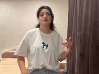 Izzabel live webcam show