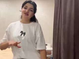 Izzabel live webcam show