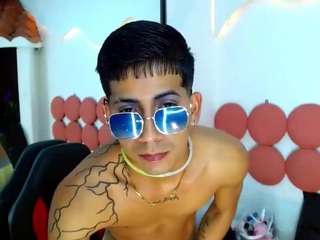 JuliianWolf live webcam show