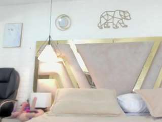 tania-brown01 live cam preview