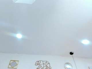 tania-brown01 live cam preview