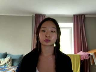 le modèle aleasesilquero est en webcam porno dans un show sur le site camsoda, il possède les tags suivants: ahegao,spank,normal,orgasm,pussy,sexy,shaved pussy,skinny,solo,solo show,spanking,no drinking,squirter,strip,tattoos,tease,teen 18,twerk,wet,yoga