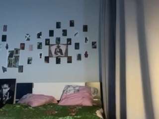 luveniarann live webcam show