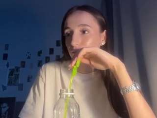 LuveniaRann live webcam show