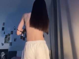 LuveniaRann live webcam show