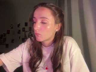 LuveniaRann live webcam show