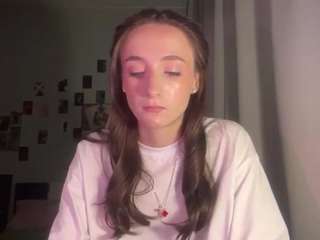 LuveniaRann live webcam show