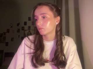 LuveniaRann live webcam show