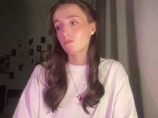 LuveniaRann live webcam show