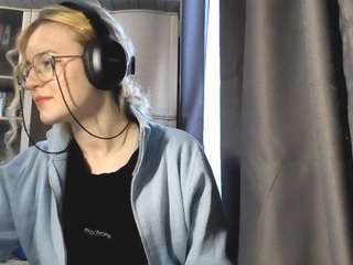 Adeline live webcam show